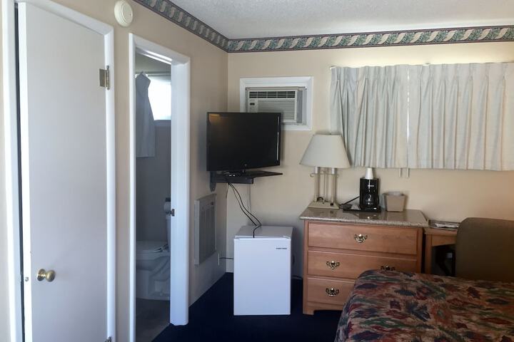 Room 27 of 64