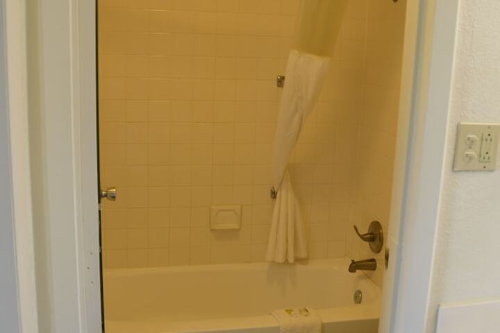 Room 34 of 75