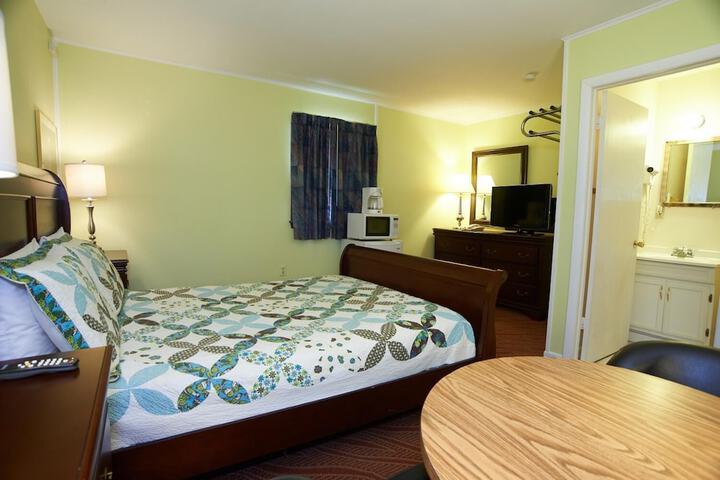 Room 4 of 23