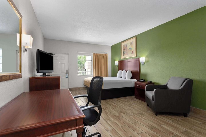 Room 11 of 29