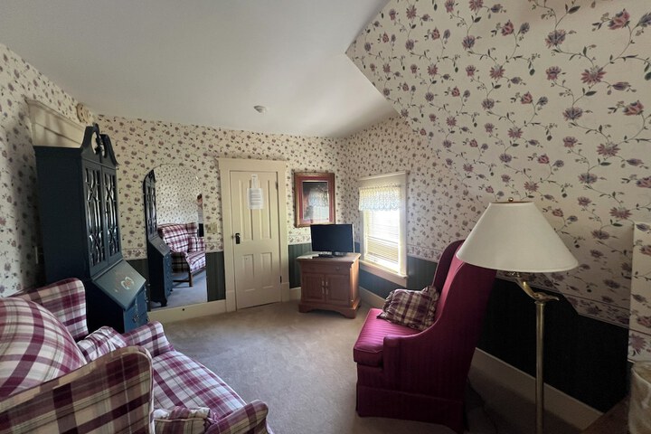 Strawtown Inn & Events