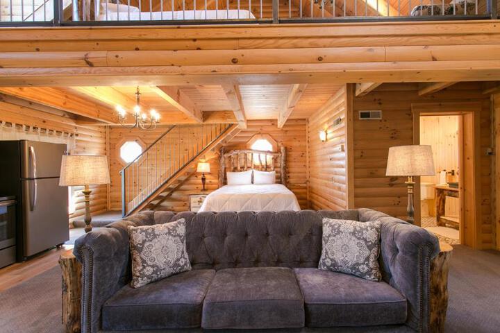 Coblentz Country Lodge by Amish Country Lodging