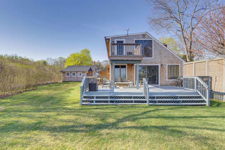 Amazing Rocky Point Retreat Overlooking the Sound!