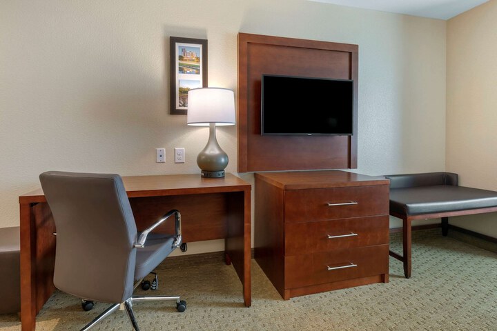 Room 11 of 28