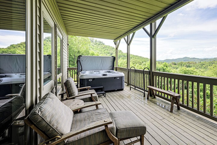 Water Views! Group-friendly Lake Glenville Home