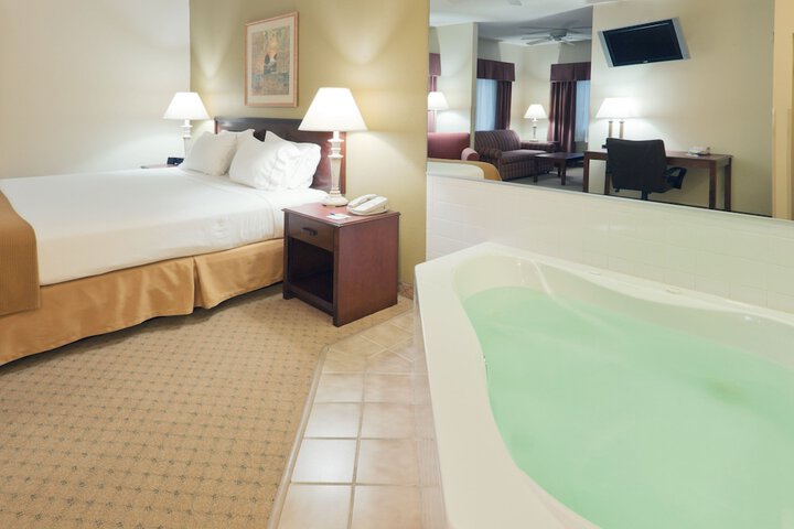 Room 8 of 26