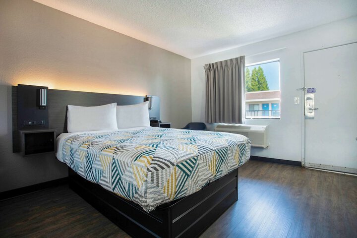 Room 16 of 25