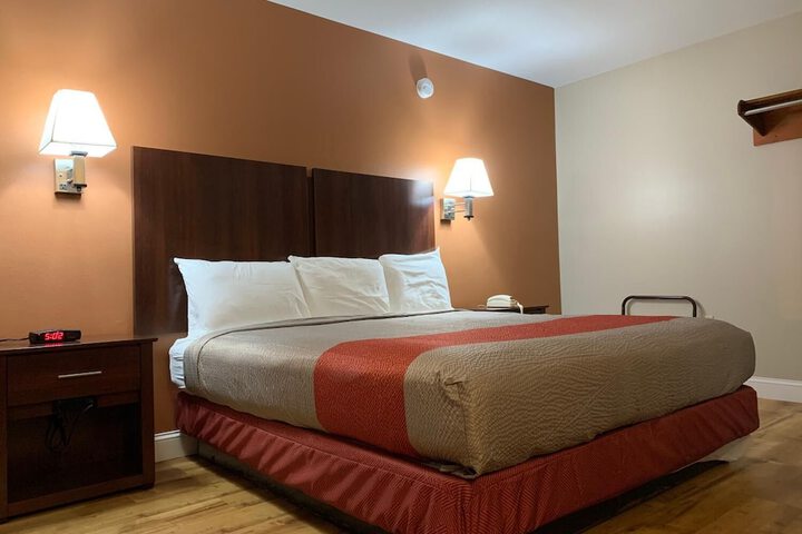 Room 16 of 33