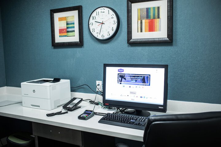 Business Center 80 of 82