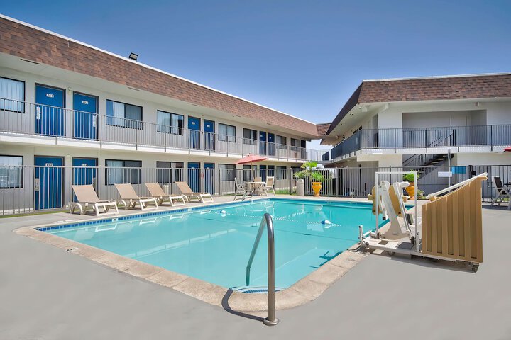 Pool 4 of 25
