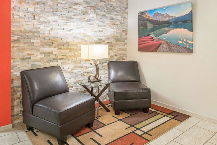 Super 8 by Wyndham Moberly MO