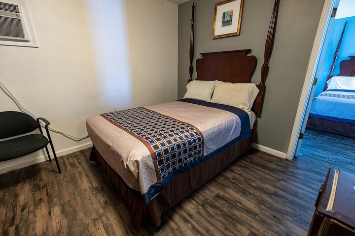 Room 13 of 40