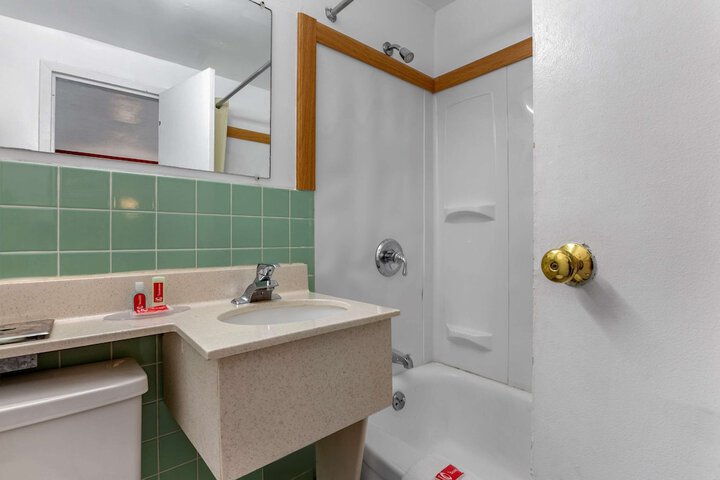 Room 21 of 27