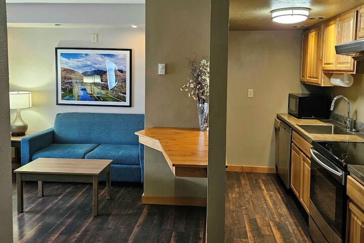 Days Inn and Suites by Wyndham Downtown Missoula-University