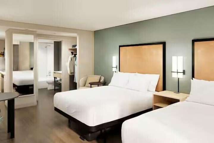 LivSmart Studios Hilton Pensacola I-10 North Davis Hwy