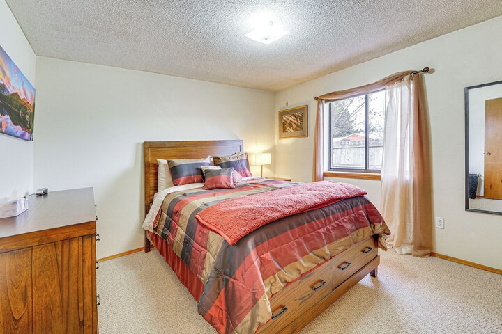 Downtown Delta Condo 34 Mi to Black Canyon!