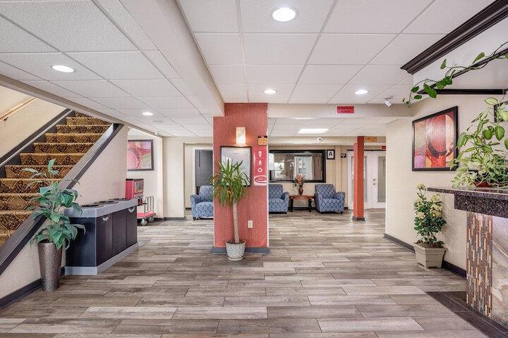 Econo Lodge Milwaukee Airport