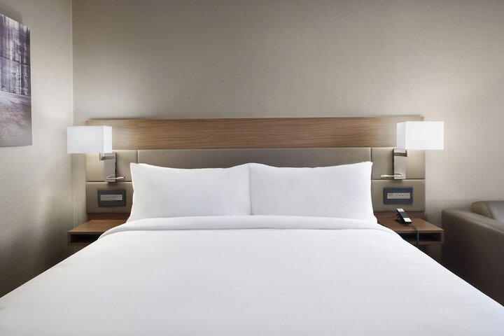 Room 32 of 54