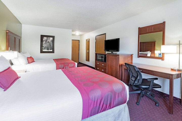 Room 32 of 73
