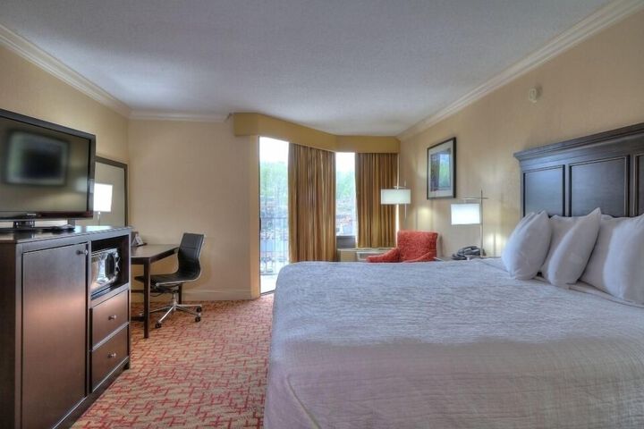 Room 33 of 62