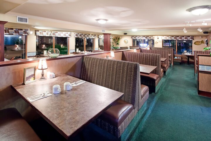 Holiday Inn Hotel & Suites Osoyoos by IHG