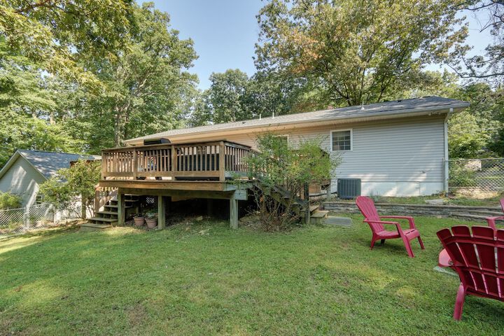 Harpers Ferry Cabin - Walk to Private Lake!