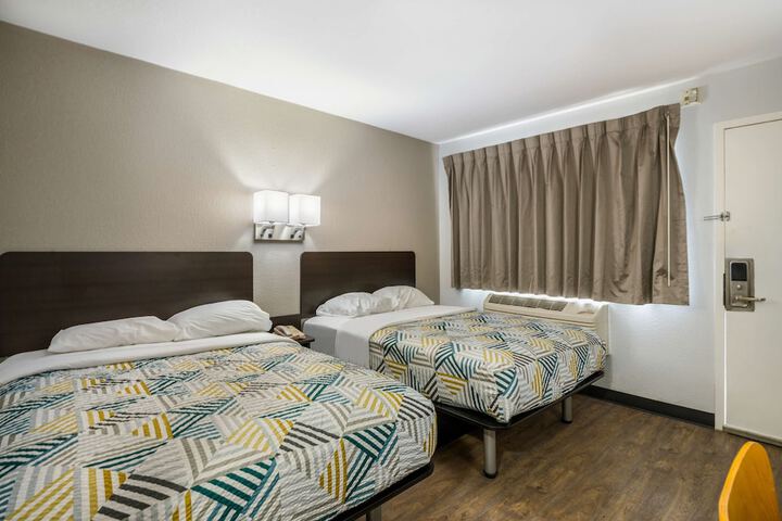 Room 21 of 28