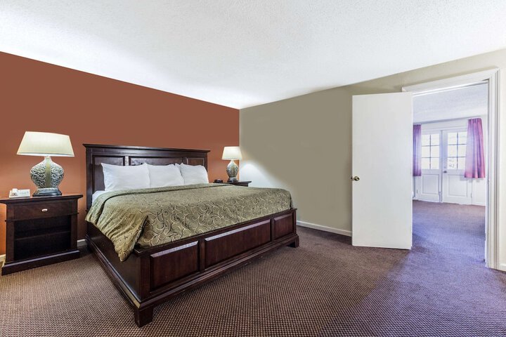 Room 10 of 19
