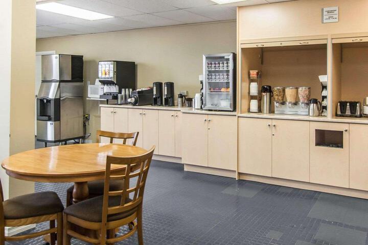 Econo Lodge New Liskeard ON