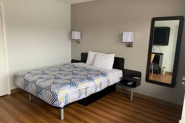 Room 21 of 32