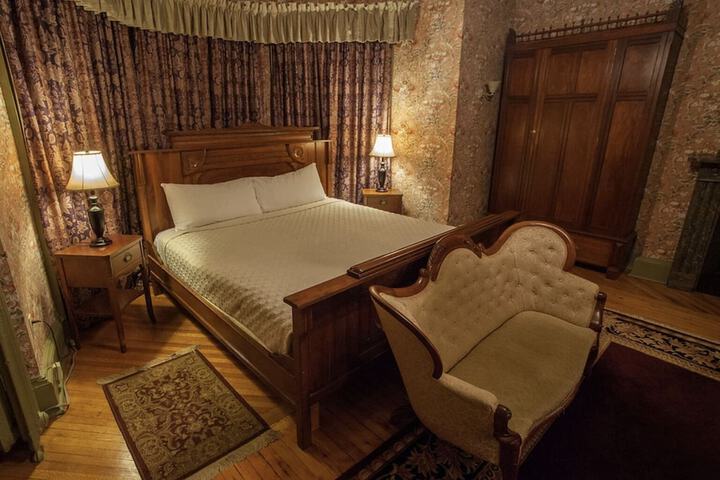 Room 34 of 69