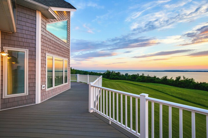 Lake View Champlain Home w / Hot Tub & Sauna!
