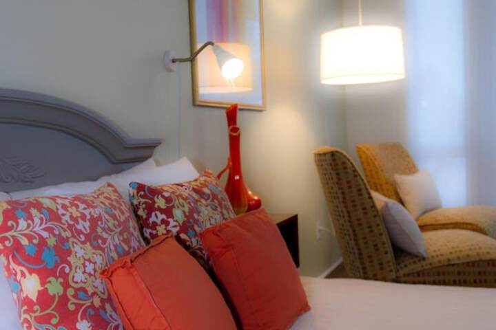 Room 6 of 28