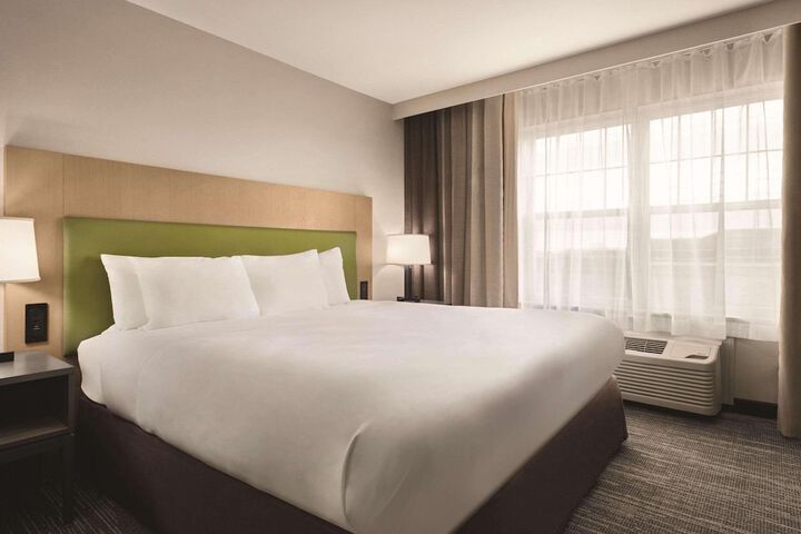 Country Inn & Suites by Radisson Dubuque, IA