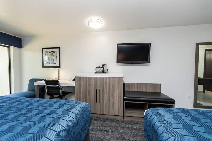 Oyster Bay Inn & Suites