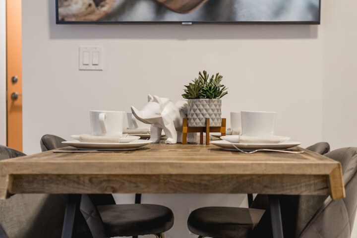Dining 19 of 51
