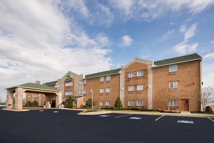 Hotel 2 of 75