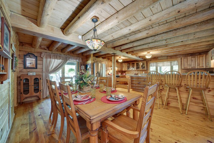 Secluded Broken Bow Cabin w / Fire Pit and Deck!
