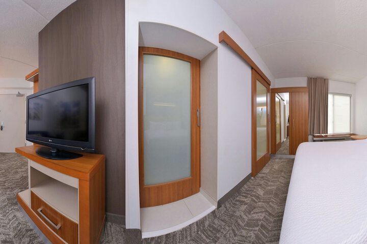 Room 20 of 33