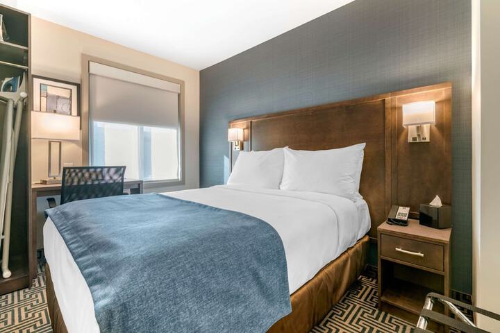 Room 21 of 32