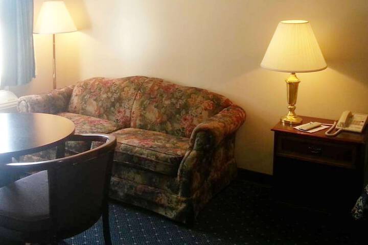 Room 27 of 33