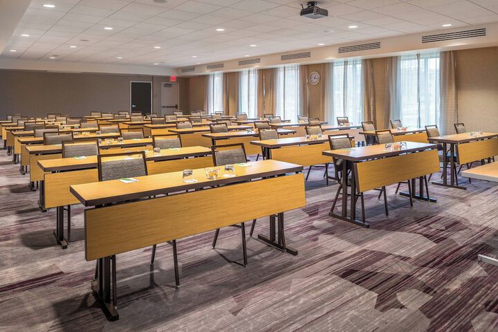 Courtyard by Marriott Detroit Farmington