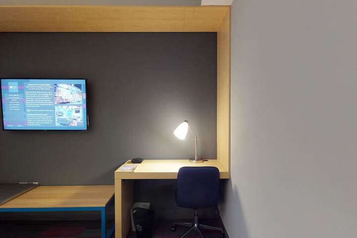 Room 11 of 38