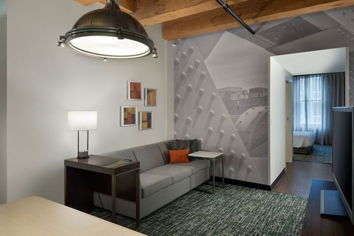 Room 44 of 100
