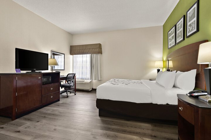 Room 8 of 35