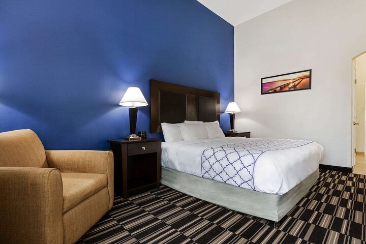 Room 21 of 32