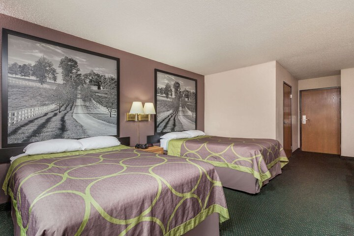 Room 10 of 13