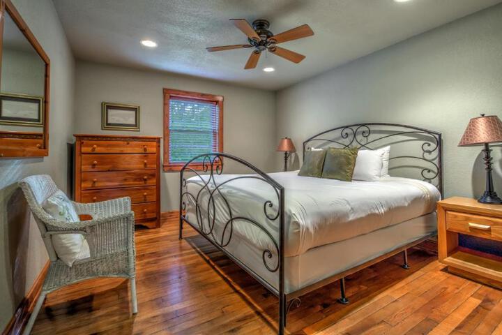 Linville Falls Lodge & Cottages