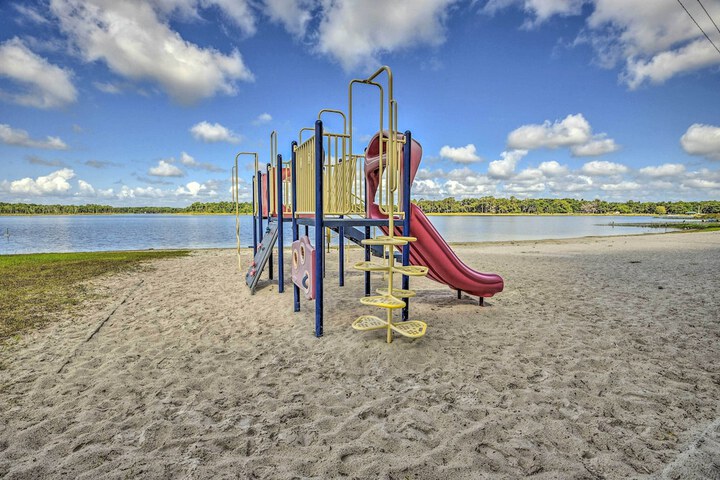 Crescent City Apartment w / Easy Lake Access!