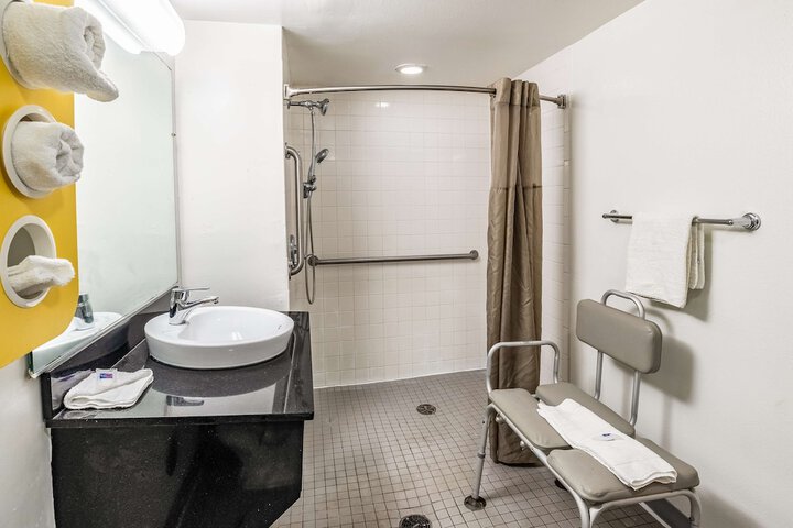 Room 15 of 33